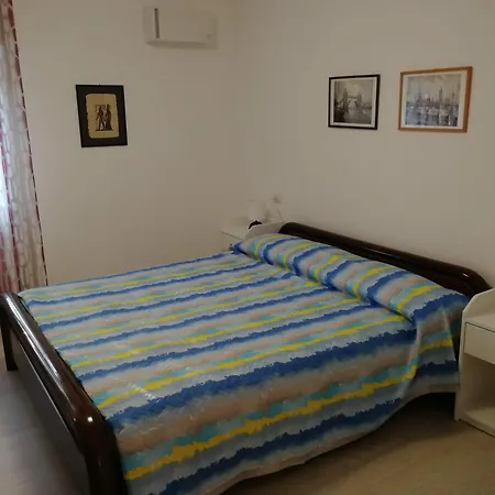 Vacanze Mirella Apartment