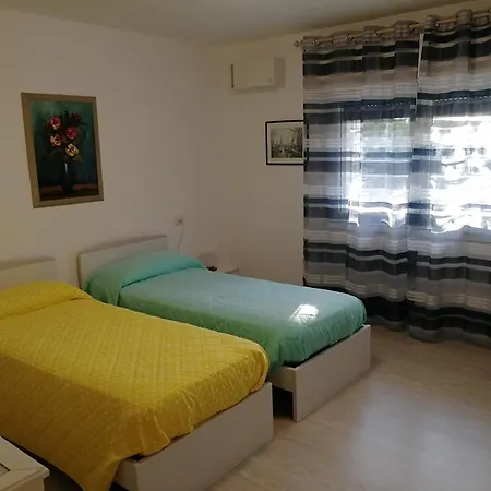 Vacanze Mirella Apartment